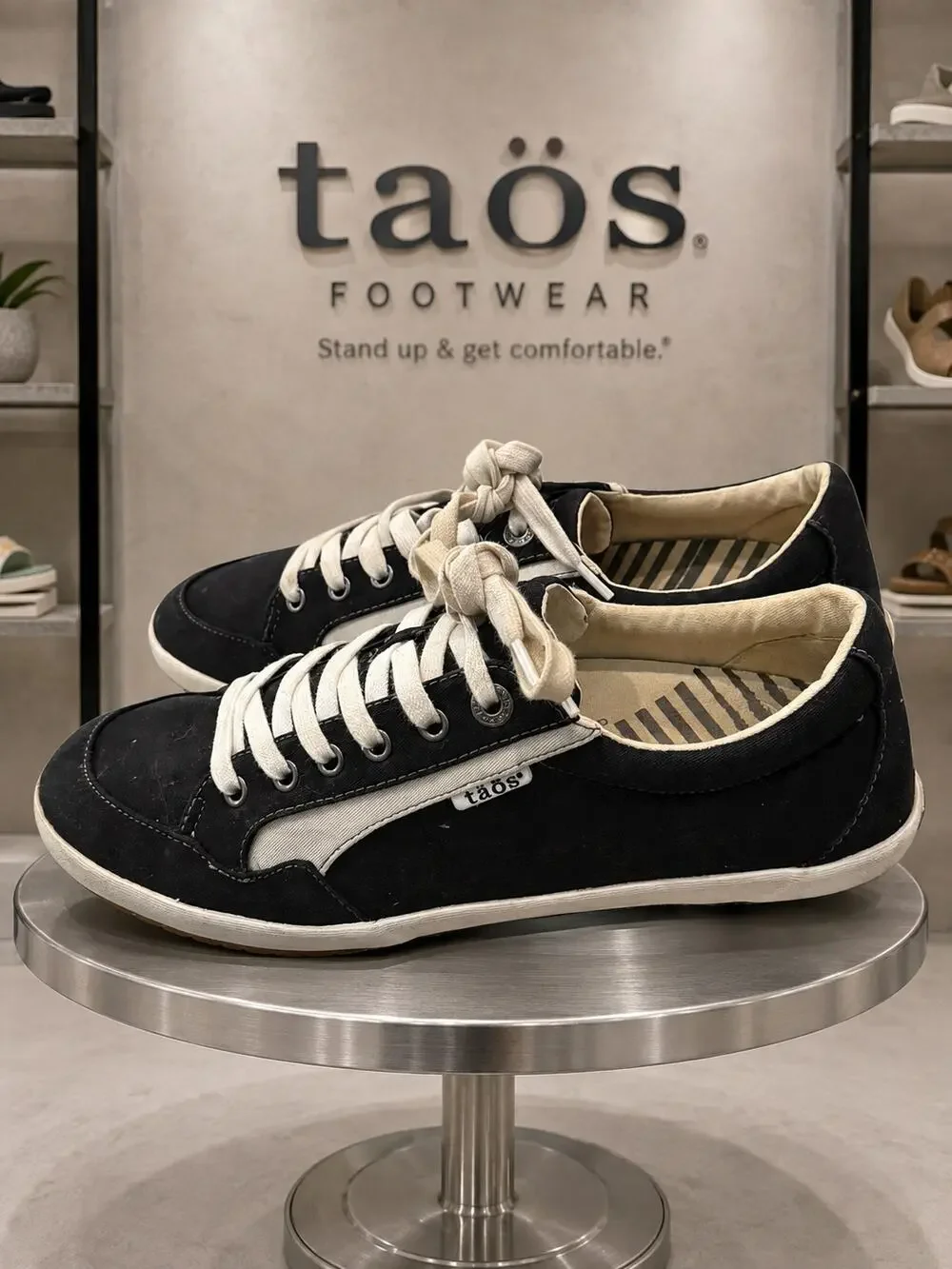 Taos Shooting Star Black Lace Up Comfort Sneakers Shoes Women’s 11